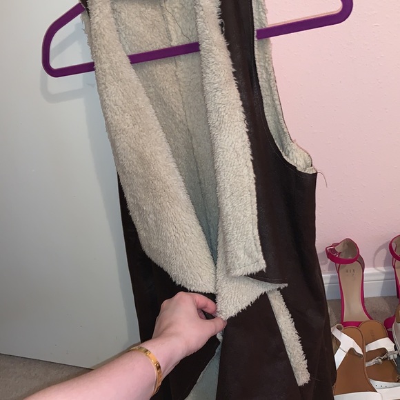 Small Brown pleather and plush vest with pockets - Picture 2 of 4